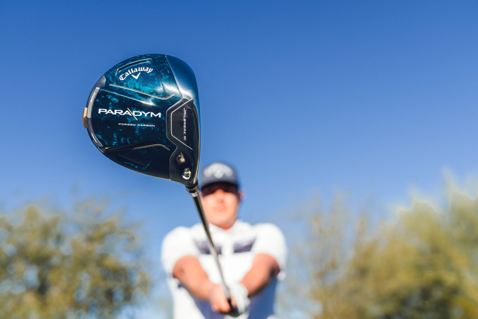 man holding the callaway paradym driver